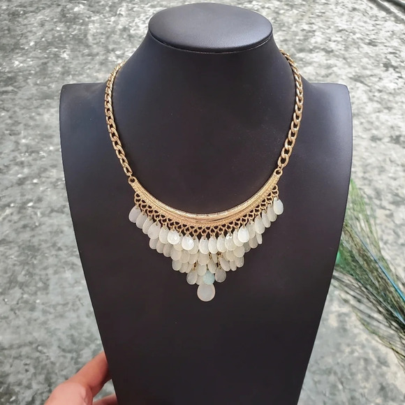 Charlotte Russe Light Emerald Statement Necklace - Picture 1 of 4